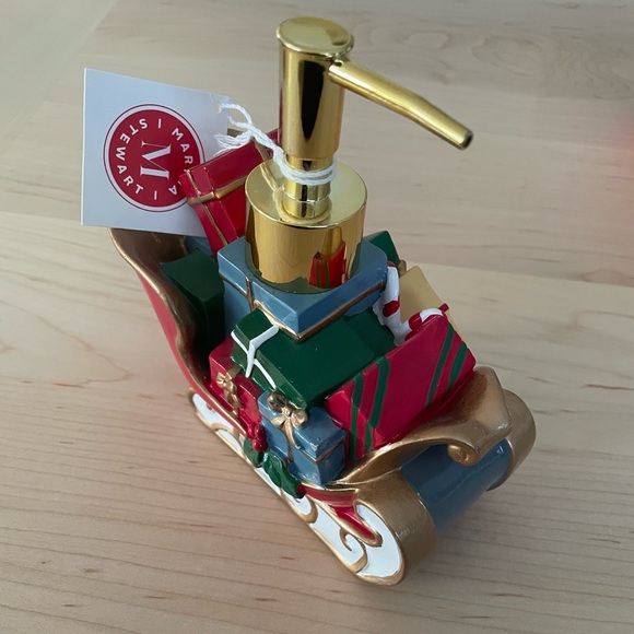NWT Martha Stewart Festive Sleigh with gifts Soap Dispenser - Red and Gold - Picture 3 of 6